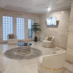 واحدی غرق نور با ویو کوه و آبشار در منطقه22